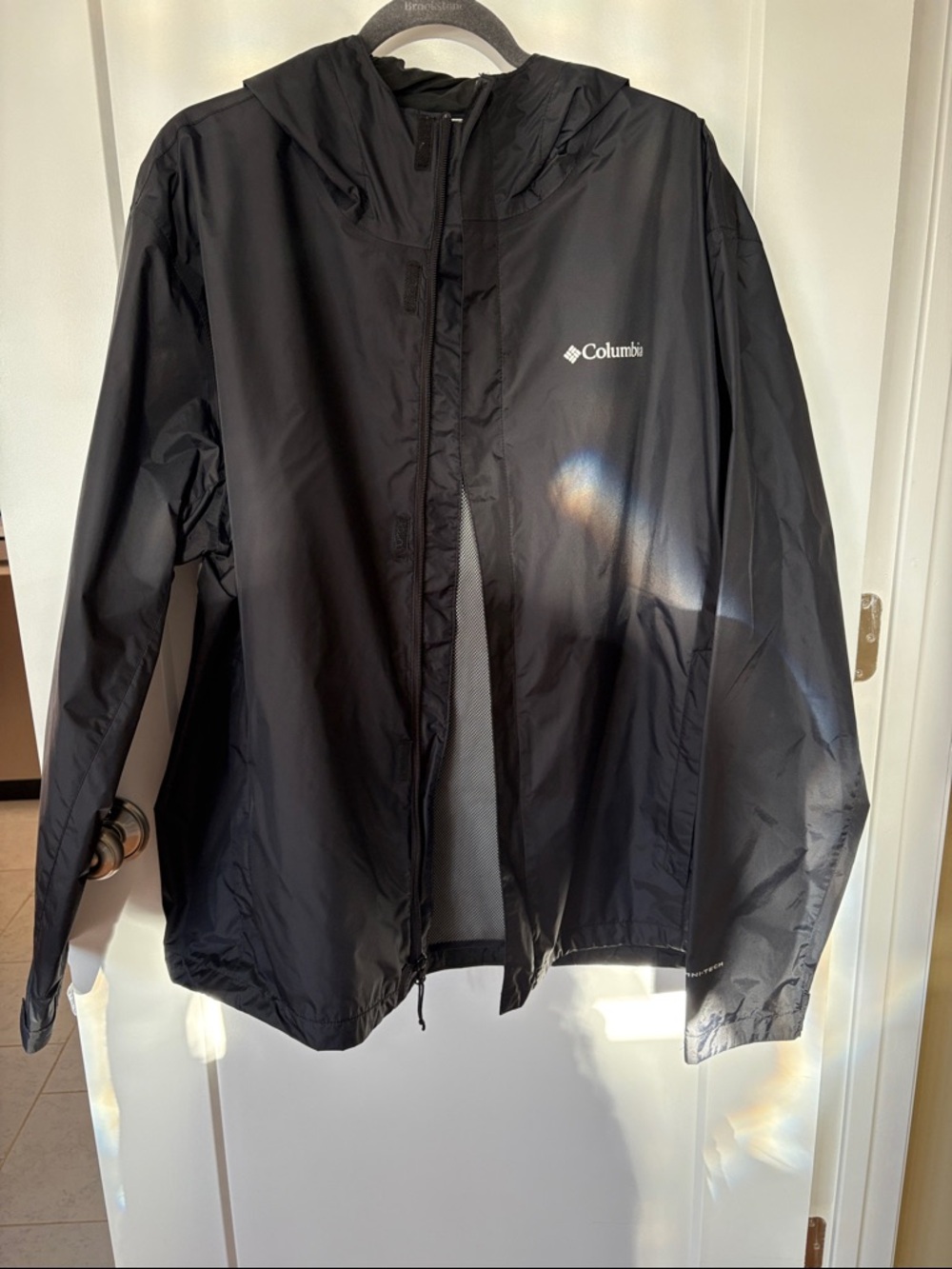 Men’s Columbia Black Hooded Windbreaker Jacket